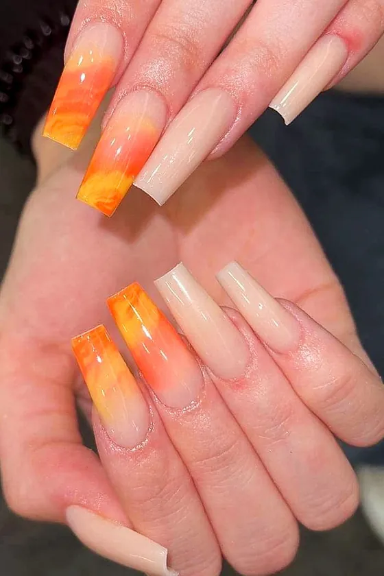 Lange Nägel mit Ombre in Orange